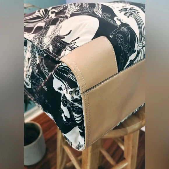 Tory Burch Large Ella Muse Printed Tote Bag - Picture 6 of 10